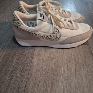 Women's Nike Daybreak SE sneaker in the "Leopard Sail" colorway